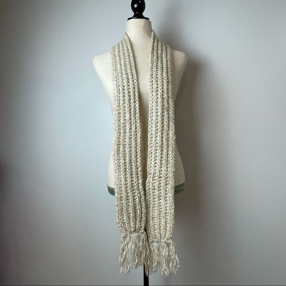 Handmade Beige Loose Knit Fringe Scarf – Cozy, Soft, Chunky Winter Accessory - Picture 4 of 7